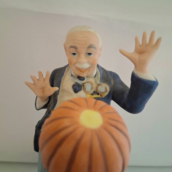 Vintage 1980 Norman Rockwell "Trick or Treat" Figurine - Picture 7 of 10